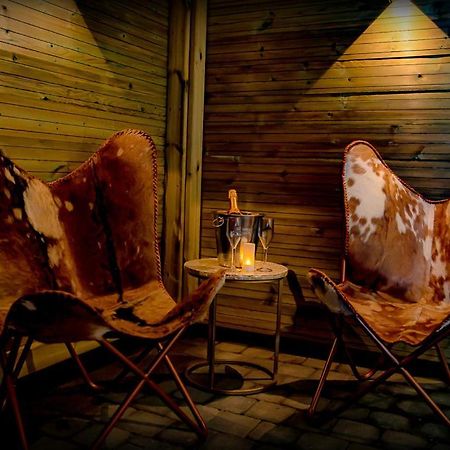 Le Spa Du Cabanon: Cabanon De Luxe Avec Spa Entierement Privatif Aye Ngoại thất bức ảnh