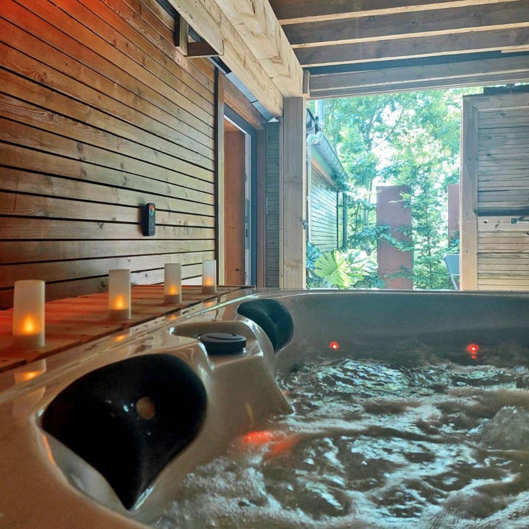 Le Spa Du Cabanon: Cabanon De Luxe Avec Spa Entierement Privatif Aye Ngoại thất bức ảnh